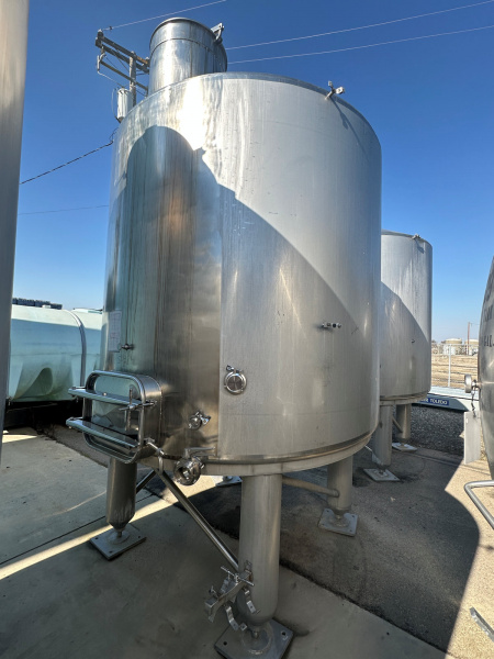 2,000 gallon stainless steel tank water